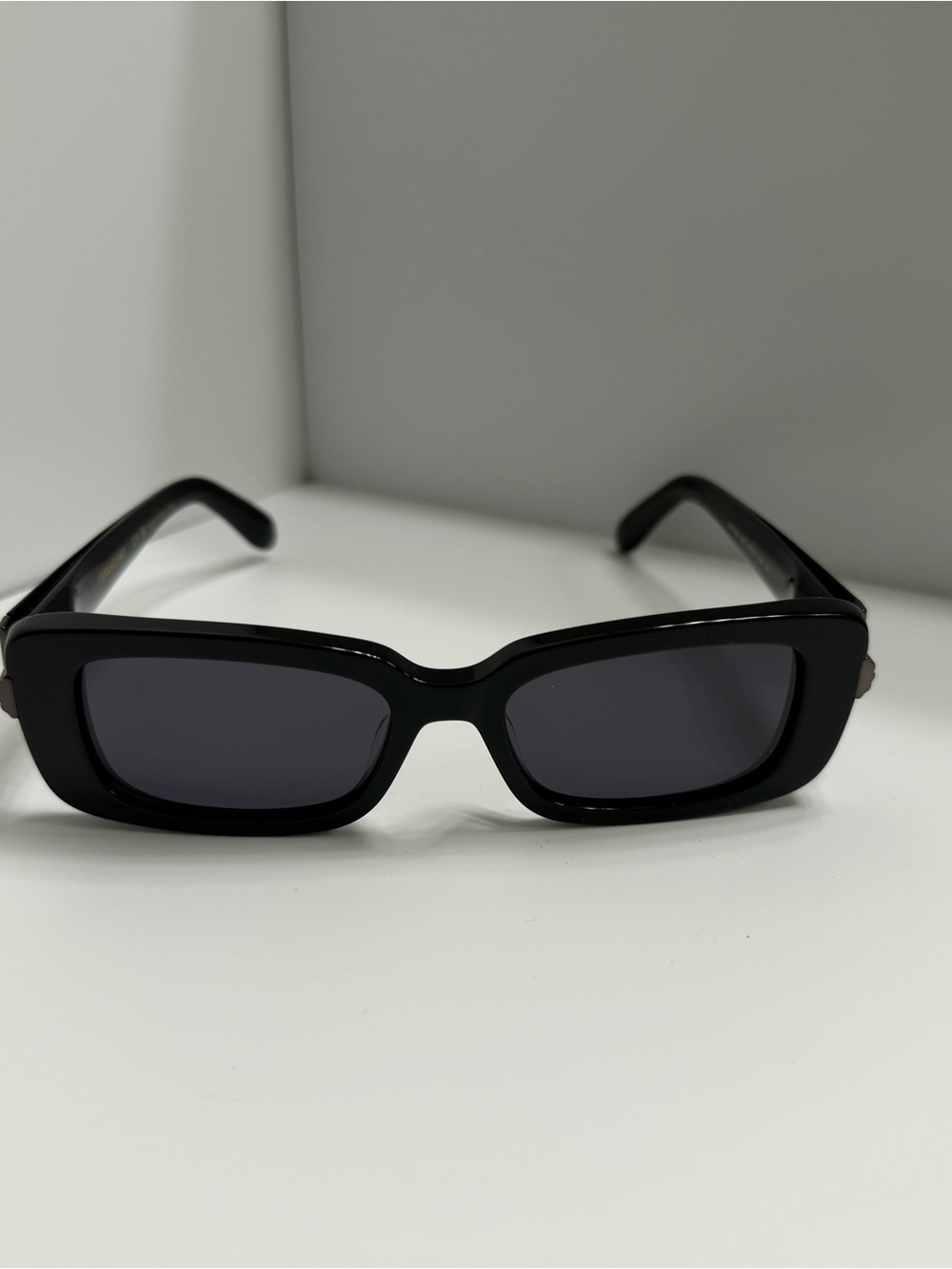NWOT- Salvatore Ferragamo SF1105S Sunglasses Size 52-17-135